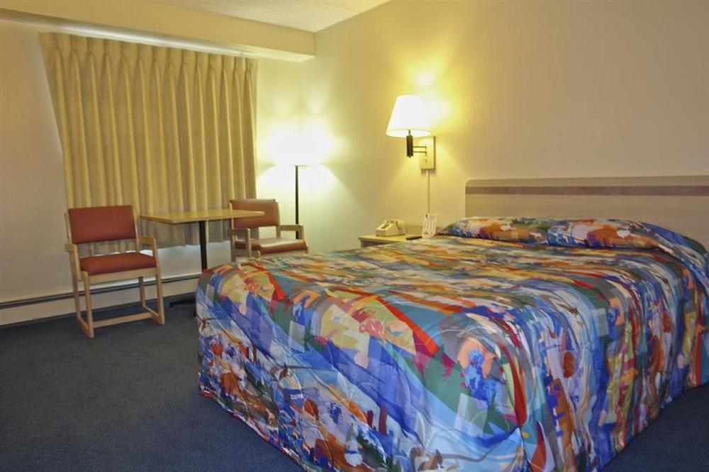 Baymont By Wyndham Gillette Hotel Room photo