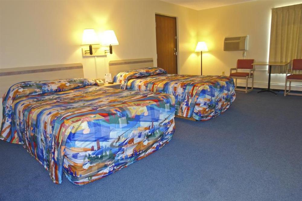 Baymont By Wyndham Gillette Hotel Room photo